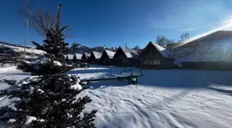 Hava sıcaklığı eksi 24,8'e düştü, araçlar çalışmadı, dev sarkıtlar oluştu