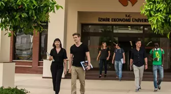 İzmir Ekonomi Üniversitesi'nde infial yaratan skandal: Kız öğrencileri oylamaya koydular