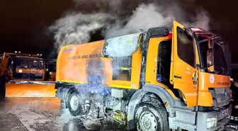 Karayolları'na ait kamyon alevlere teslim oldu