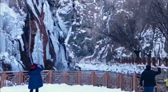 Malatya'da Günpınar Şelalesi dondu