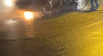 Manisa'da seyir halindeki otomobil alev aldı