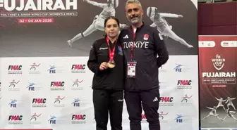 Milli eskrimci Alara Atmaca'dan Yıldızlar Dünya Kupası'nda bronz madalya