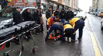 Motosiklet yayaya çarptı: 1 yaralı