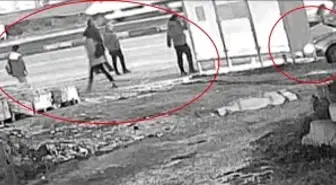 Zincirleme kazada durağa dalan otomobilden kaçarak kurtuldular: O anlar kamerada