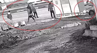 Zincirleme kazada durağa dalan otomobilden kaçarak kurtuldular: O anlar kamerada