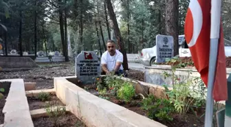 Ailesi depremde enkaz altında kalan acılı baba, eşi ve iki evladının öldüğü Yağmur Apartmanı'nda suçluların cezalarının çekmesini istiyor