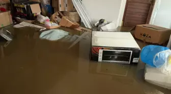 Avcılar'da 20 gün içerisinde 3 kez çöken yol toprakla dolduruldu; bodrum katı su bastı