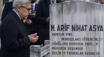 'Bayrak Şairi' Arif Nihat Asya vefatının 51. yılında kabri başında anıldı