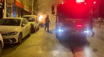 Bilecik'te park halindeki otomobil yandı