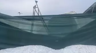 Bolu'da kar yüküne dayanamayan tenis kortunun çatısı çöktü