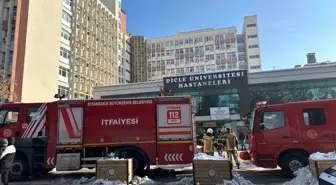 Dicle Üniversitesi'ndeki polikliniklerde çıkan yangın itfaiye tarafından söndürüldü