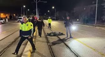 Eskişehir'de otomobil yayaların arasına daldı: 3 öldü