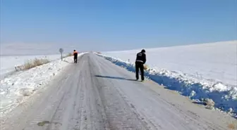 Gemerek'te sokak hayvanları için doğaya yem bırakıldı