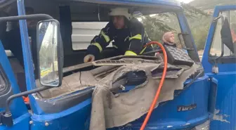 Isparta'da kamyon ile tırın çarpıştığı kazada 1 kişi yaralandı