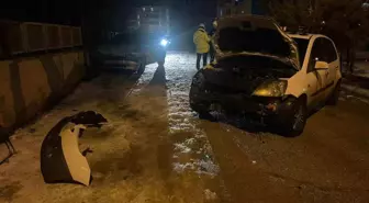 Karaman'da park halindeki 2 araca çarpan otomobilin sürücüsü kaza yerini terk etti