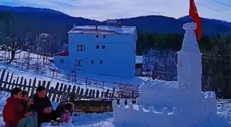 Sivas'ta Kardan Kız Kulesi Yapıp Çay Keyfi
