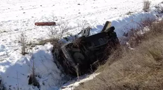 Kaza yapan Fiat Tofaş marka otomobil şarampole yuvarlandı: 1'i ağır 4 yaralı