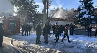 Müstakil evde yangın çıktı, mahsur kalan yaşlı adamı itfaiye kurtardı