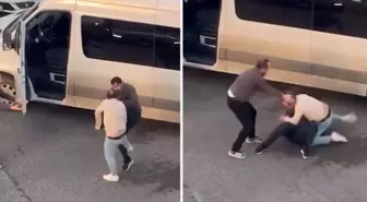 Pendik'te 2 sürücü arasındaki yumruklu kavga kamerada