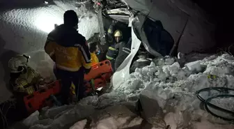 Şarampole devrilen araçta sıkışan sürücü böyle çıkartıldı