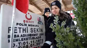 Şehit Fethi Sekin kabri başında anıldı