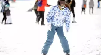 Uludağ'da kayak öğrenmenin saati 4 bin TL
