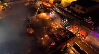 Ataşehir'de iki katlı binanın çatısında yangın