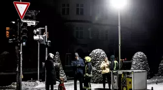 Berlin'de kriz derinleşiyor: Karanlığın 3. gününde binlerce kişi buz kesti