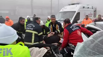 Burdur'da yoğun siste zincirleme kaza: 1'i ağır 2 yaralı