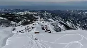 Deniz manzaralı yaylada kayak keyfi