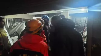 Diyarbakır'da kolonu çatlayan bina ile bitişiğindeki apartman ve müstakil ev tahliye edildi