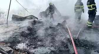 Diyarbakır'da okulda yakılan soba çatıya sıçradı, öğrenciler tahliye edildi