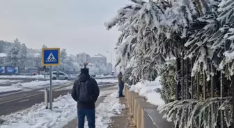 Diyarbakır'da yoğun sis; görüş mesafesi 15 metreye düştü, uçak seferleri aksadı