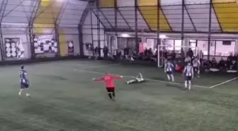 Halı sahada dili boğazına kaçan futbolcuyu maçın hakemi kurtardı