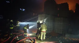 Hatay'da Paketleme Tesisi Yangınında Bir İşçi Hayatını Kaybetti