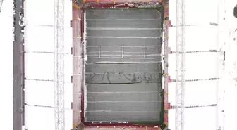 Hava sıcaklığı eksi 17 dereceyi gördü, çareyi naylon örtüyle buldular