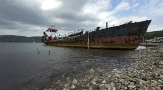 İzmir'de koyda kaçak sökümü yapılan hurda gemiye 2 milyon 850 bin lira para cezası