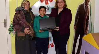 Kanseri yenen küçük çocuğun bilgisayar hayali gerçek oldu