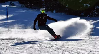 Kars'ta 'Alp Disiplini ve Snowboard İl Birinciliği Yarışları' yapıldı