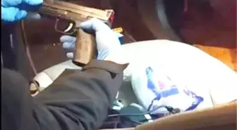 Ruhsatsız tabanca için aracına gizli bölme yapmış