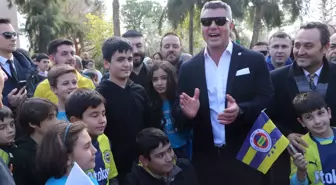 Fenerbahçe Başkanı Sadettin Saran, Okul Ziyaretinde Çocuklarla Buluştu