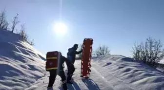 Sağlık ekipleri jandarma eşliğinde 1,5 kilometrelik yolu yürüyerek hastaya ulaştı