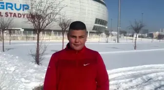 'Sıcak sevmiyorum' dedi, Sibirya soğuklarında karda yuvarlandı