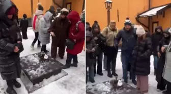 Stockholm'de bir Türk imzası: Yarım asırlık heykele kardan arkadaş