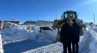 Susuz'da karla mücadele çalışmaları sürüyor