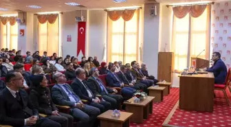 Vali Sözer, 'Kariyerim Mülkiye' etkinliğinde üniversite öğrencilerle buluştu