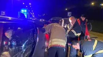 Vidanjöre çarparak devrilen otomobilin sürücüsü yaralandı