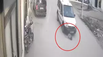 Yola fırlayan 2 yaşındaki çocuğa hafif ticari araç çarptı