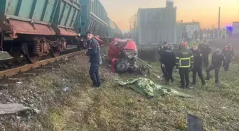 Zonguldak'ta hemzemin geçitte yük treninin çarptığı otomobilin sürücüsü öldü