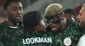 Zor ayırdılar! Osimhen ile Lookman kafa kafaya geldi